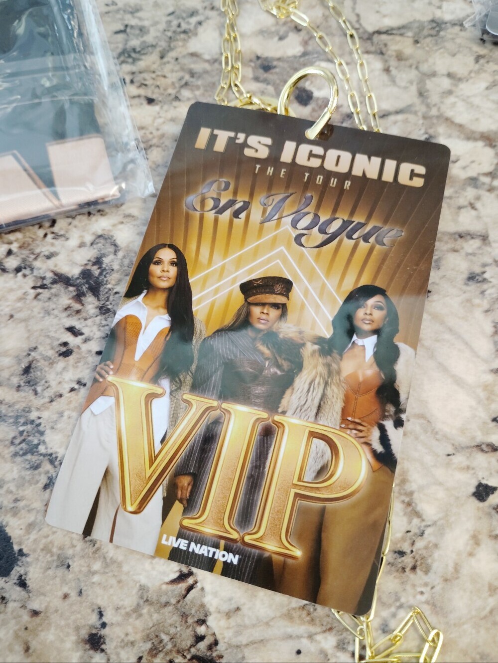 It’s Iconic The Tour VIP Swag Bag Bundle – TLC, En Vogue, Salt-N-PepaCondi - Picture 9 of 10